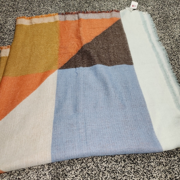 Buckle Multicolor Scarf - Picture 6 of 8